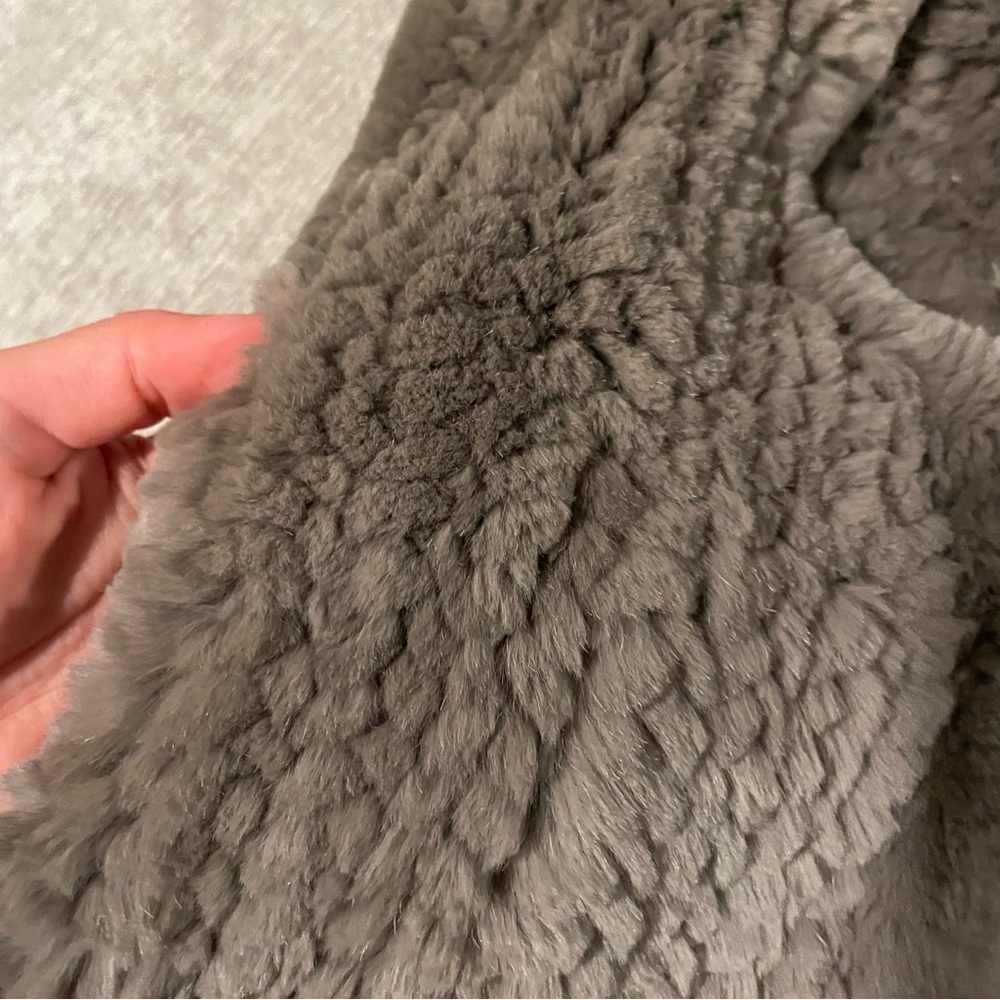 Genuine Rabbit Fur Vest - Picture 3 of 3